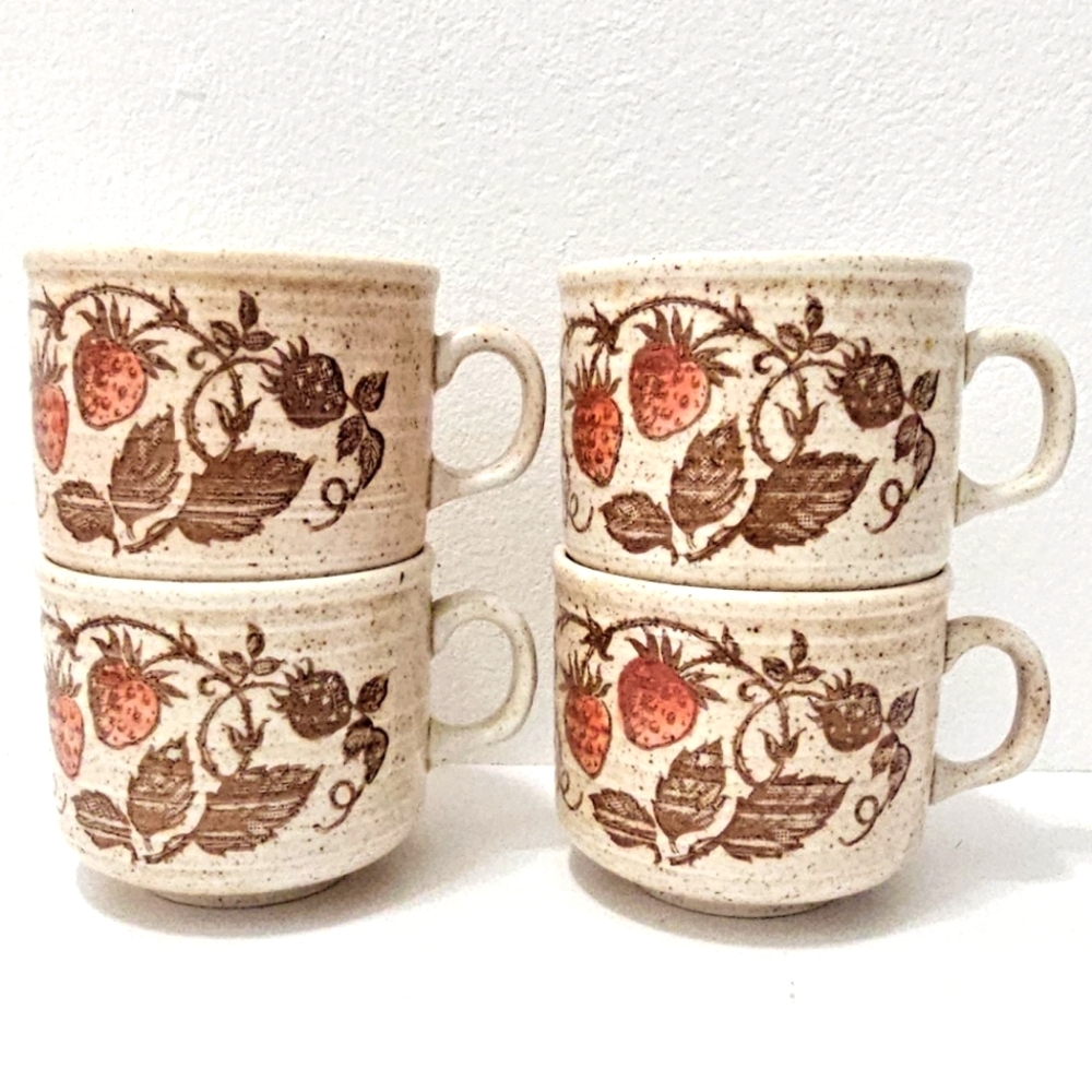 🇬🇧 Vintage Churchill Wild Strawberry Tea Cup  - Set of 4 - Picture 5 of 15